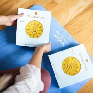 Livre Angelica Yoga Tome 1 & 2 sur tapis de yoga