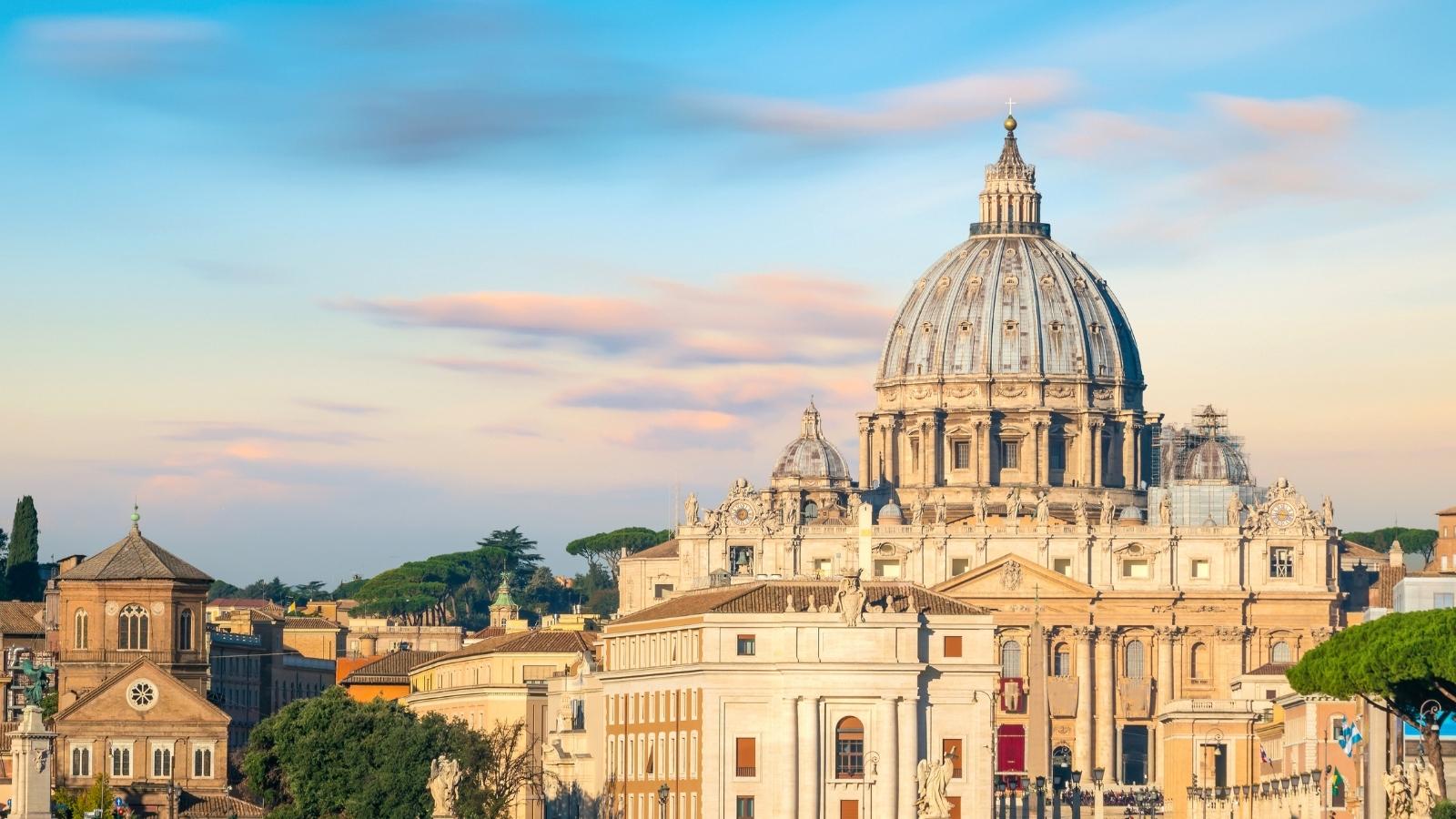 El hombre indigente y el Vaticano - Comprender sus sueños - Kaya